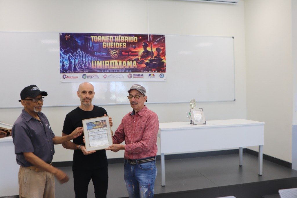 Reconocimiento especial a UNIROMANA